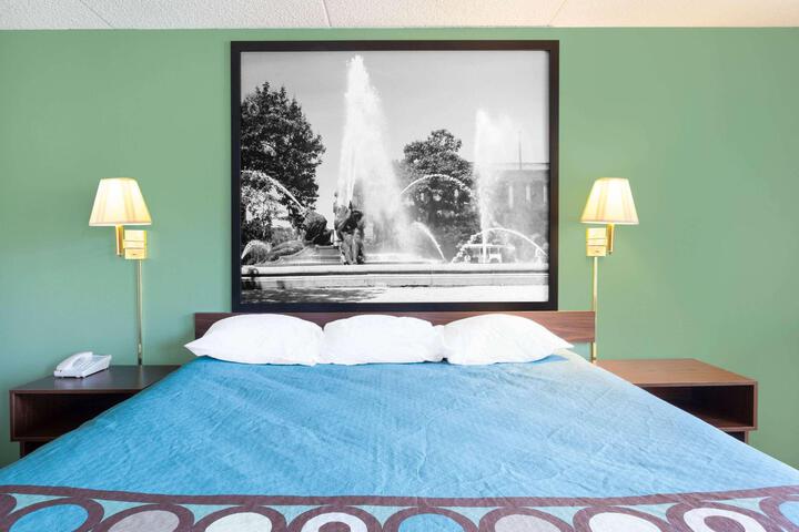 1 King Bed (7 of 7)