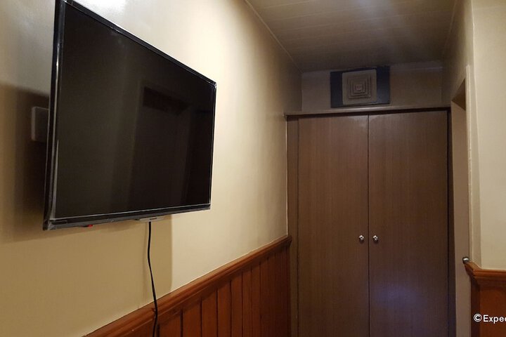 Room 6 of 63