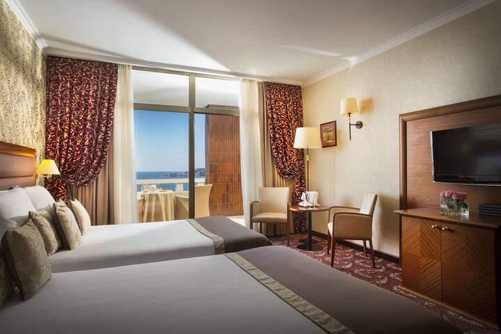 Room 20 of 103