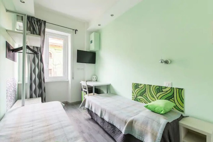 Room 16 of 35