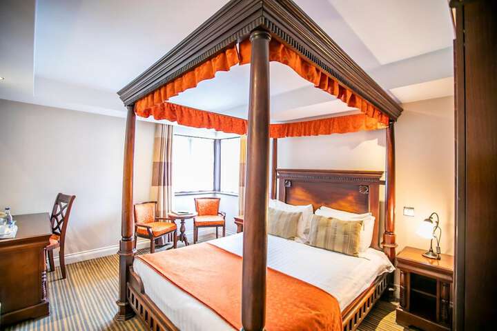 Room 27 of 68