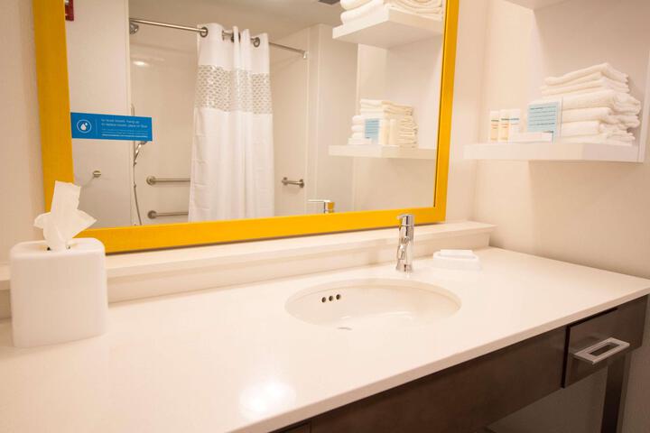 1 King Mobility Accessible with Tub (10 of 14)