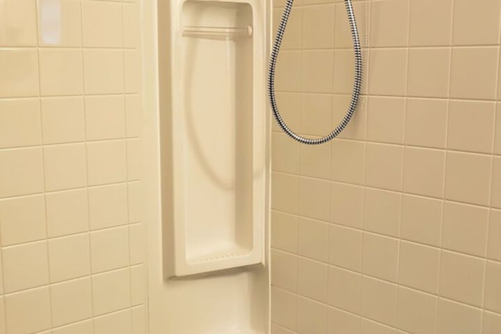 Room 18 of 28