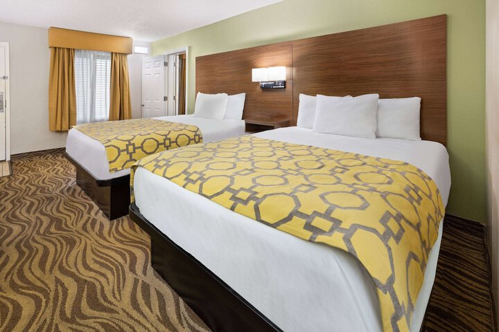 1 Queen Bed Mobility Accessible (10 of 13)