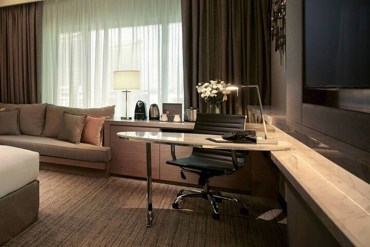 Room 25 of 83