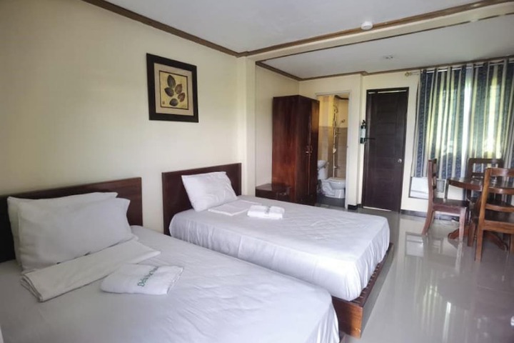 Room 9 of 34