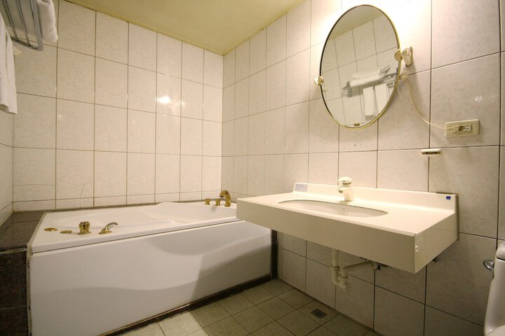 Room 26 of 32