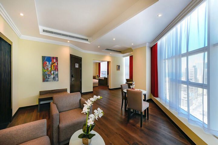 Room 28 of 114