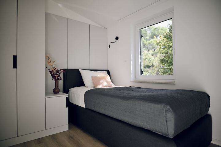 Room 7 of 62