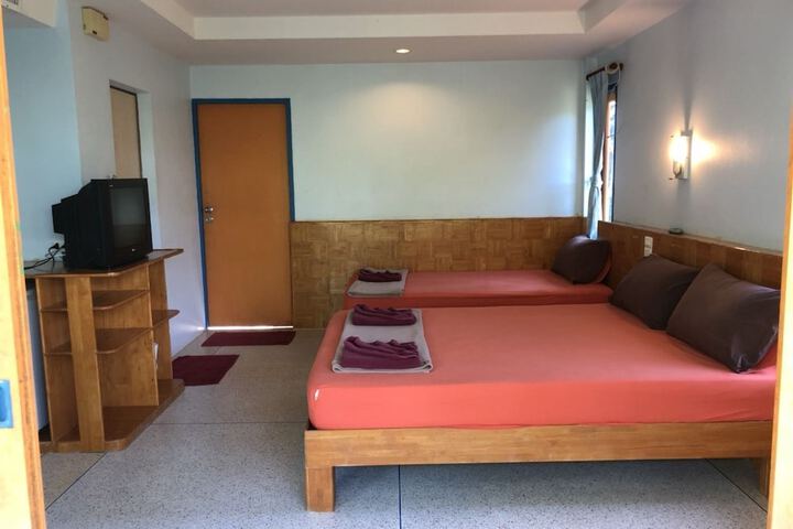 Room 7 of 108