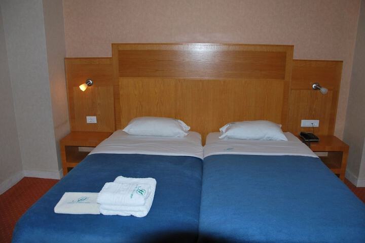 Room 10 of 36