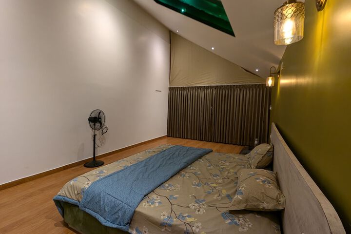 Room 10 of 38