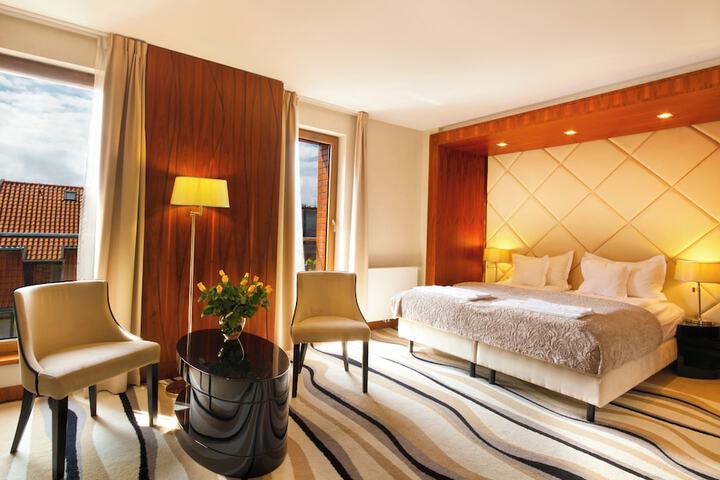 Room 4 of 17