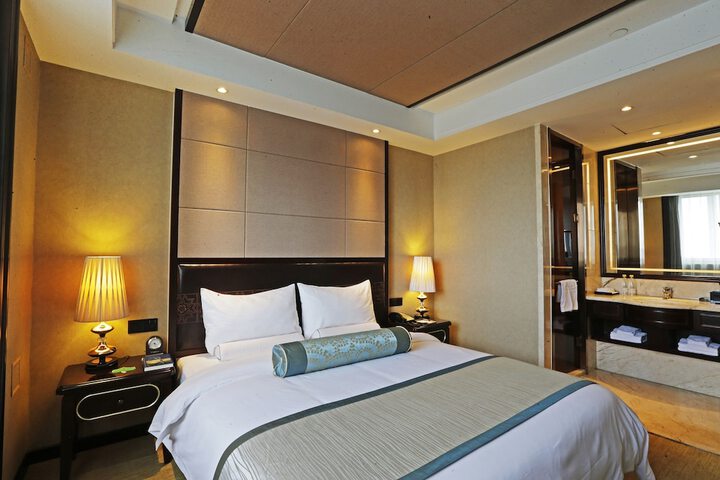 Room 8 of 30