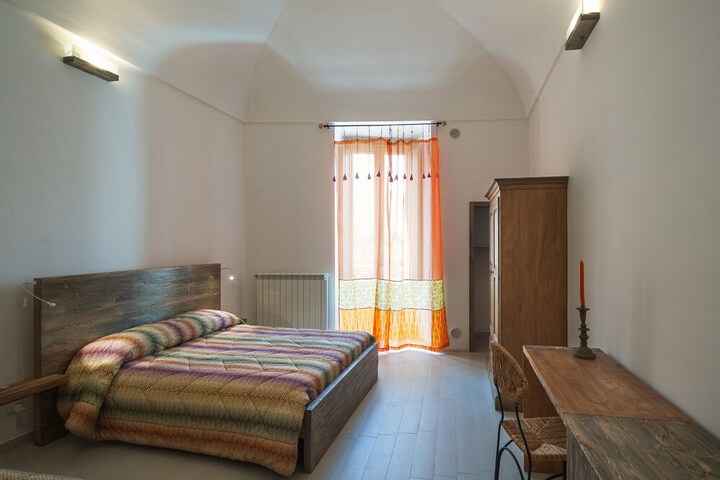 Room 28 of 76