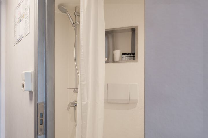 Room 72 of 94