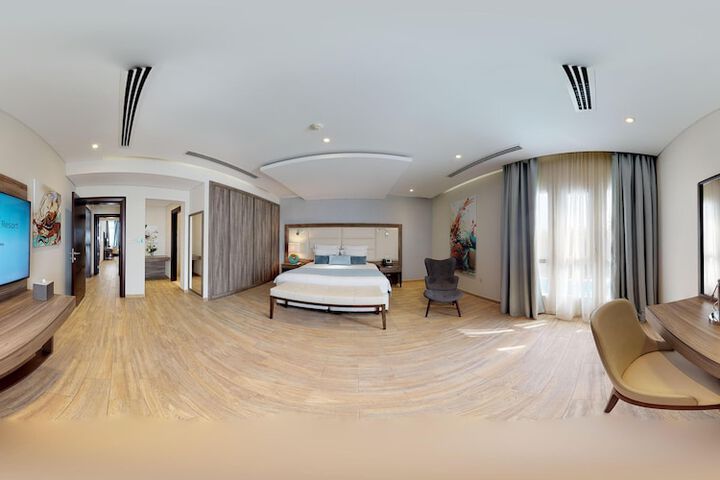 Room 18 of 182