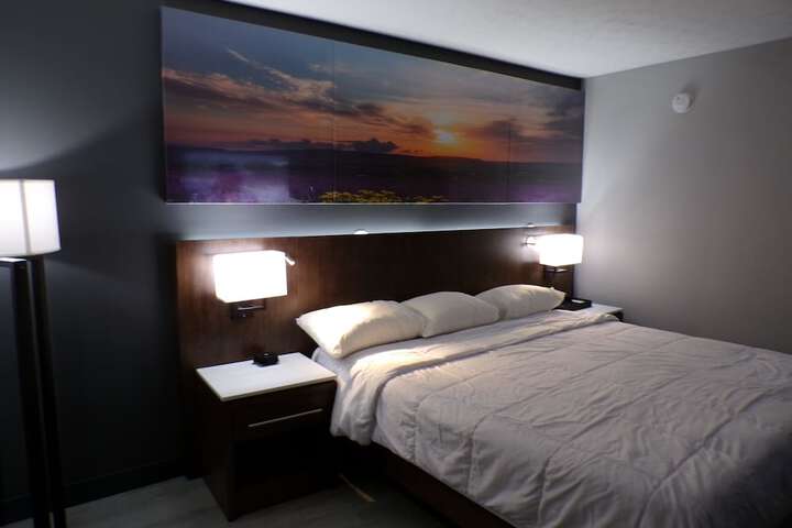 1 Queen Bed Studio Suite (8 of 9)
