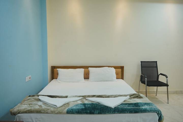 Room 12 of 28