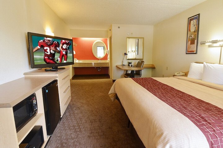 1 King Bed (8 of 18)