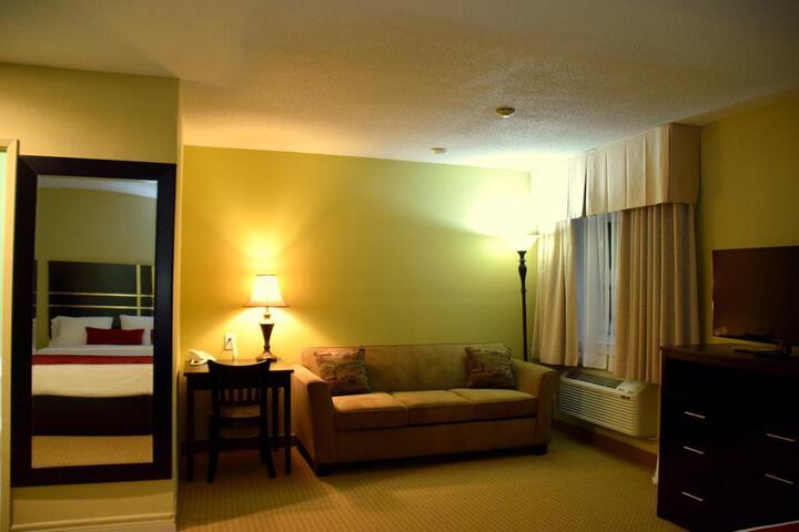 2 Queen Beds Accessible (12 of 18)