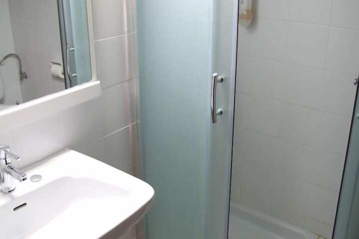 Room 17 of 32