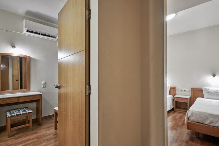 Room 5 of 27
