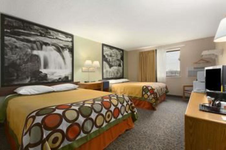 Room 5 of 18