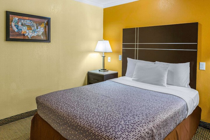Standard Double Bed (10 of 19)
