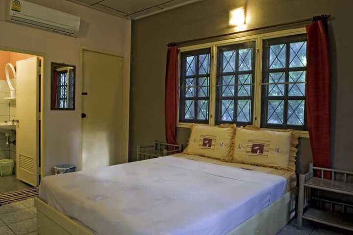 Room 7 of 32