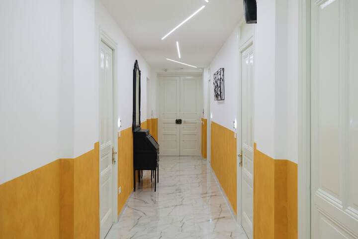 Ballroom/Hall 37 of 40
