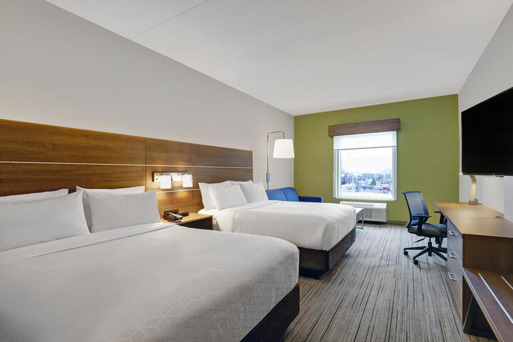 2 Queen Beds (6 of 16)