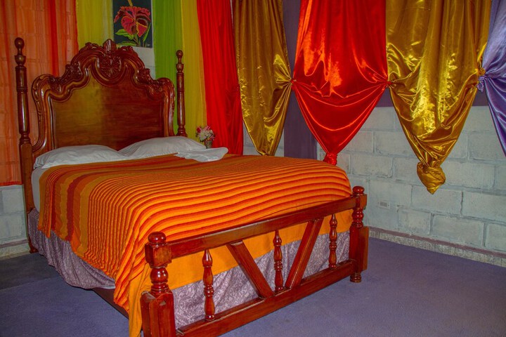 Room 6 of 68