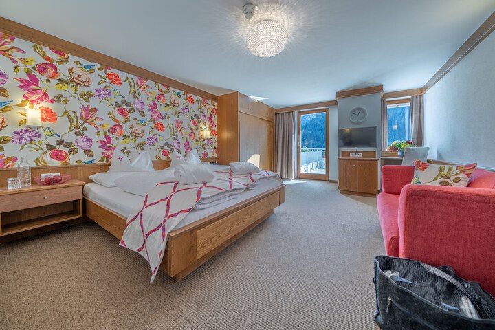 Room 8 of 85