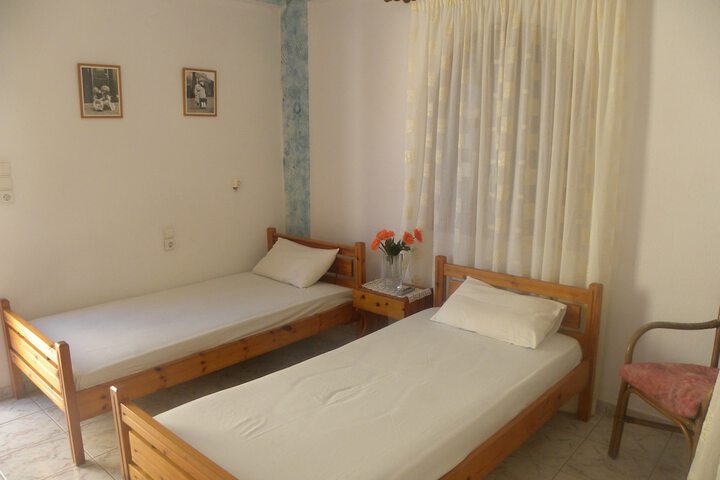 Room 11 of 48