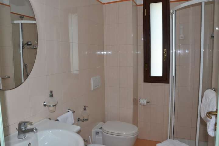 Room 18 of 42