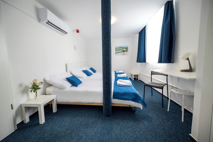 Room 8 of 27