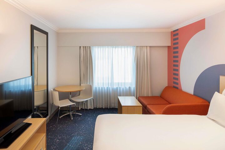 Room 12 of 105