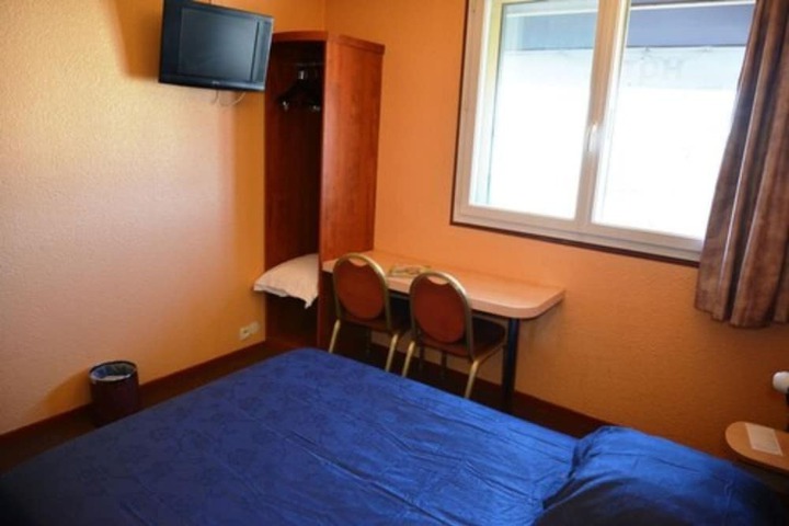 Room 12 of 62