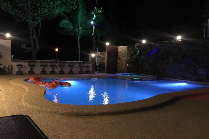 Pool 25 of 32