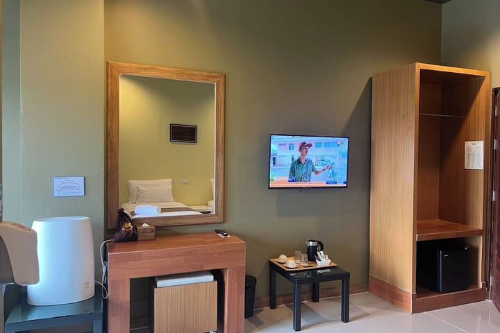 Room 8 of 19