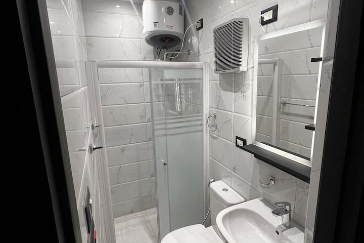 Room 83 of 107