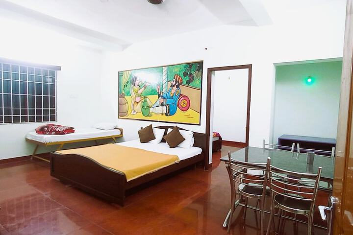 Room 9 of 20
