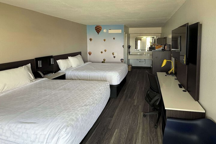 2 Queen Beds (1 of 7)