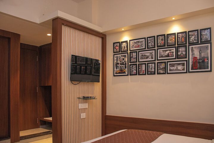 Room 11 of 30