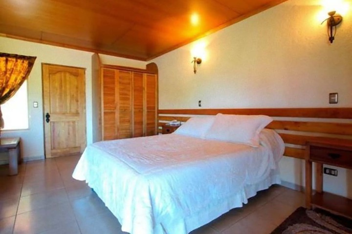 Room 2 of 28