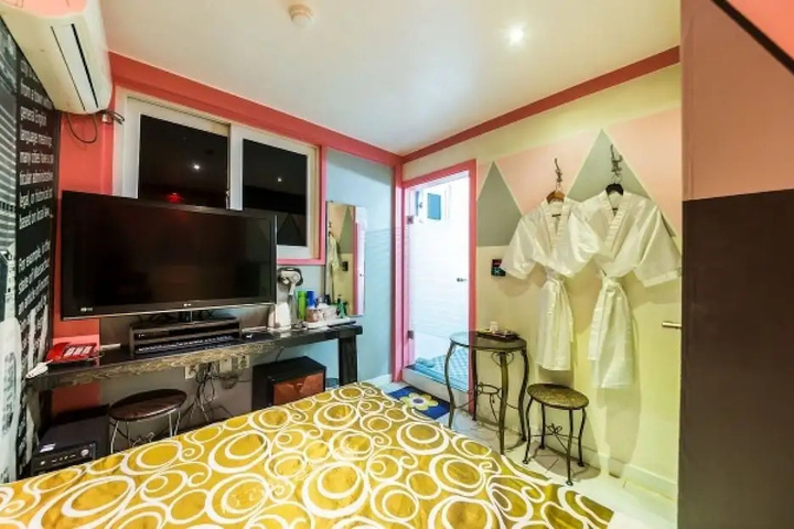 Room 3 of 11