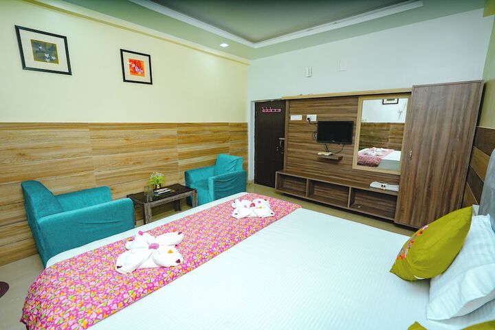 Room 3 of 33