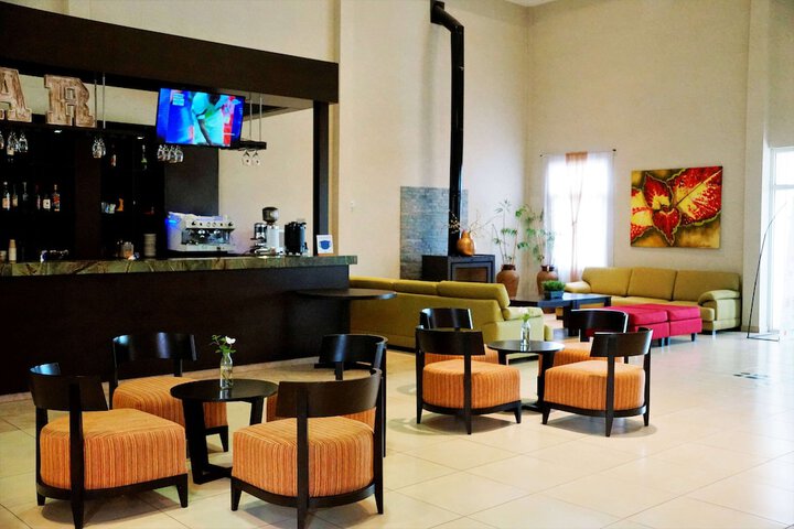 Entrance & Lobby