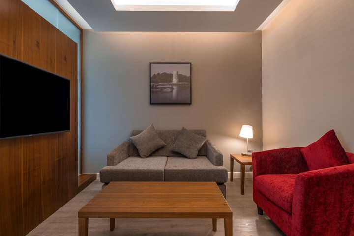 Room 76 of 268